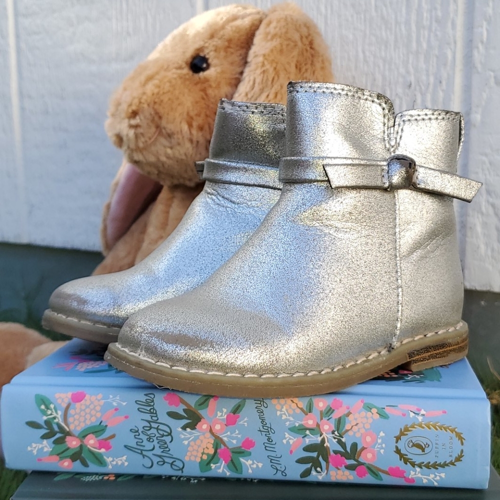 Gap booties